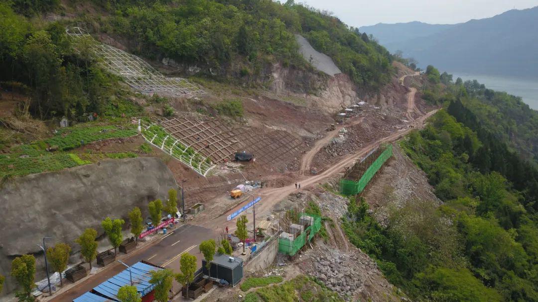 0377e36581a242f387240c54bc6b661b